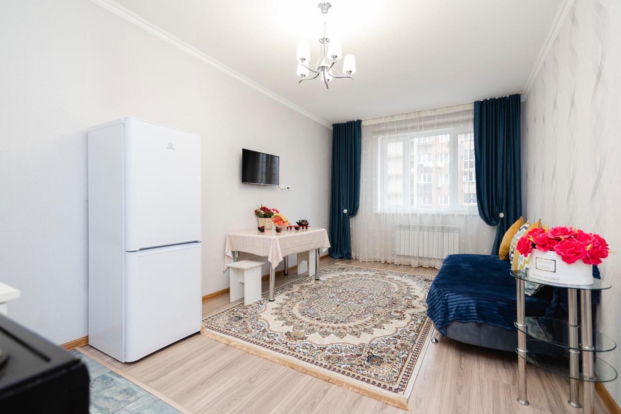 Apartment Zodiak Alma-Ata Exteriör bild